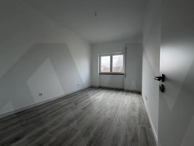 Apartamento T2 para Arrendamento em Porto Salvo Foto 10