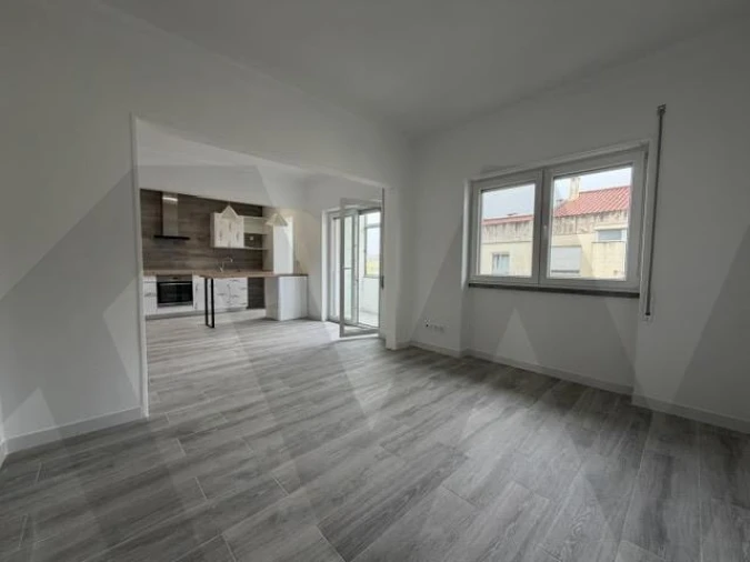 Apartamento T2 para Arrendamento em Porto Salvo Foto 7