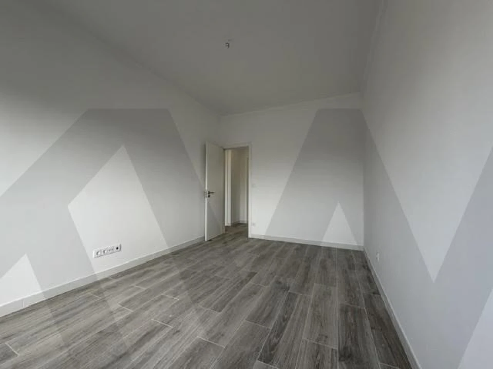 Apartamento T2 para Arrendamento em Porto Salvo Foto 11