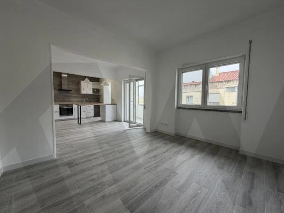 Apartamento T2 para Arrendamento em Porto Salvo Foto 7