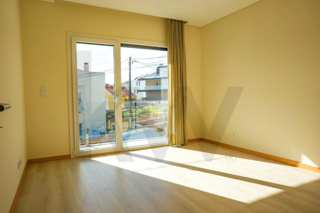 Moradia T3 para Venda em Pontinha e Famões Foto 30