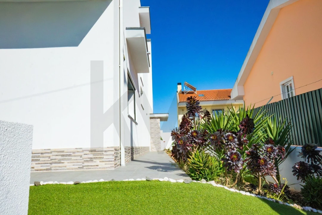 Moradia T3 para Venda em Pontinha e Famões Foto 6