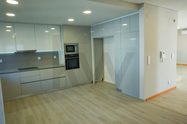 Moradia T3 para Venda em Pontinha e Famões Foto 18