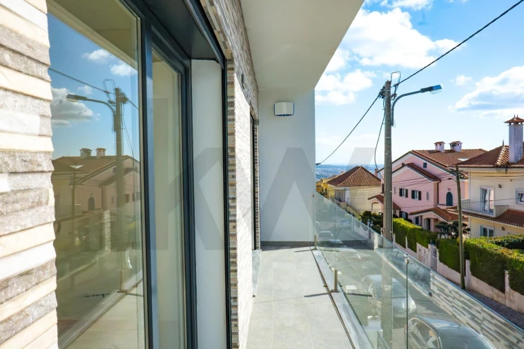 Moradia T3 para Venda em Pontinha e Famões Foto 28