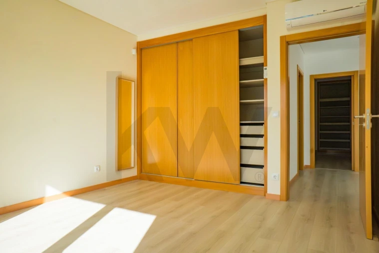 Moradia T3 para Venda em Pontinha e Famões Foto 29