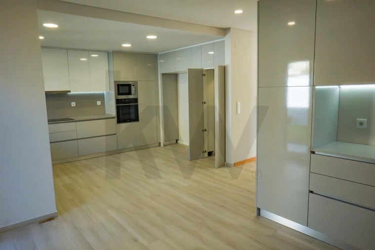 Moradia T3 para Venda em Pontinha e Famões Foto 19