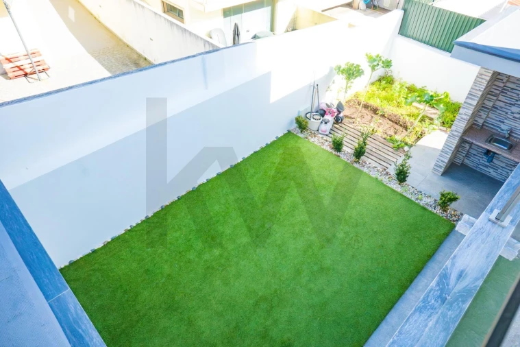 Moradia T3 para Venda em Pontinha e Famões Foto 42