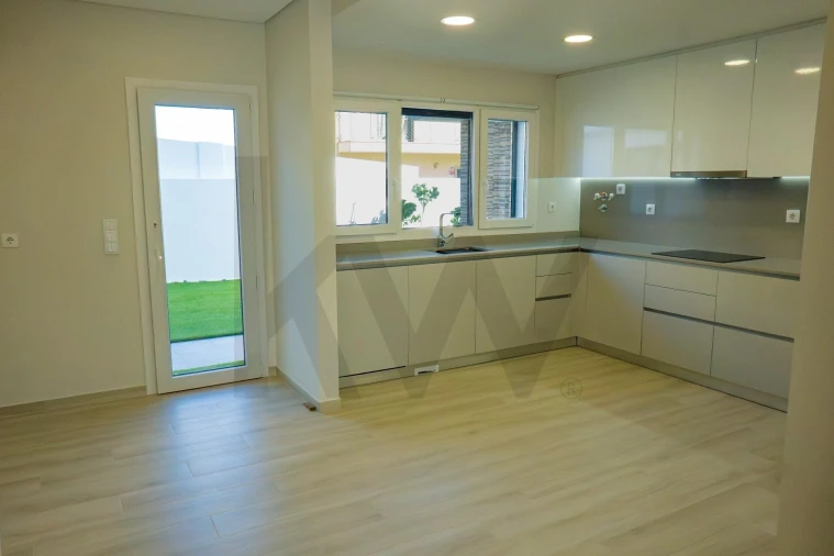 Moradia T3 para Venda em Pontinha e Famões Foto 16