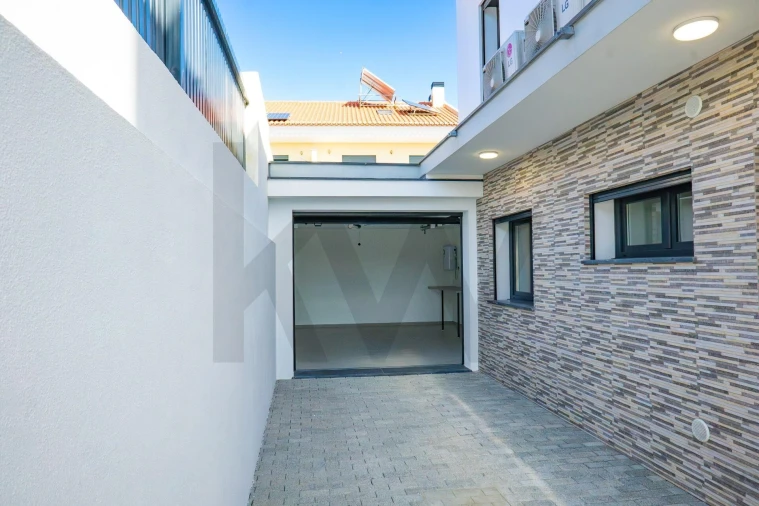 Moradia T3 para Venda em Pontinha e Famões Foto 50