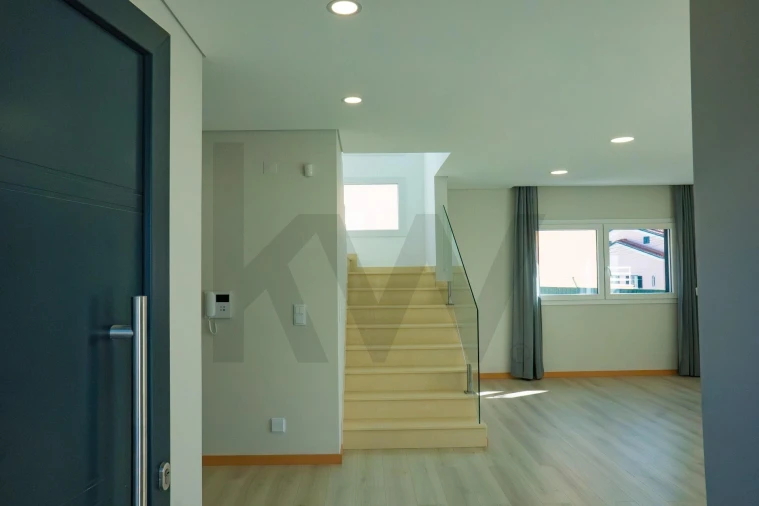 Moradia T3 para Venda em Pontinha e Famões Foto 9