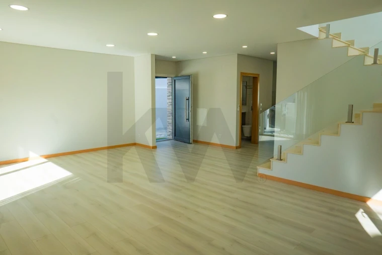 Moradia T3 para Venda em Pontinha e Famões Foto 10