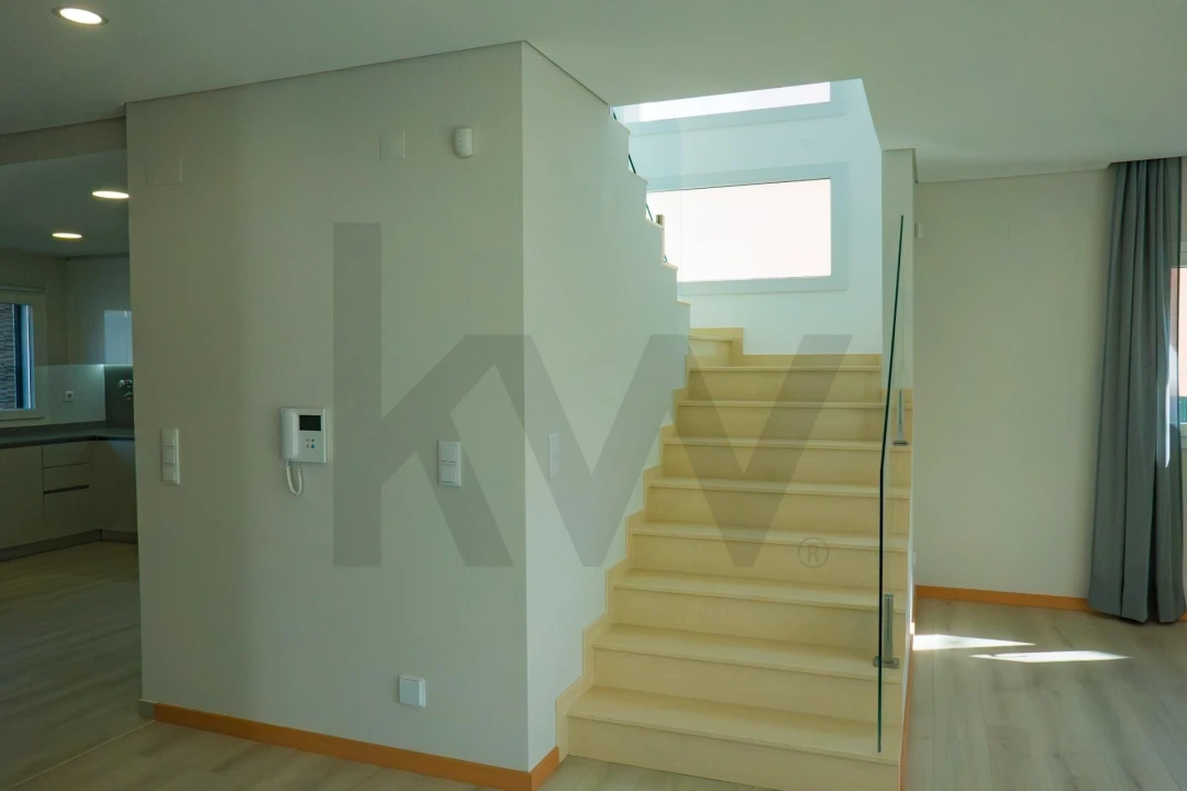 Moradia T3 para Venda em Pontinha e Famões Foto 13