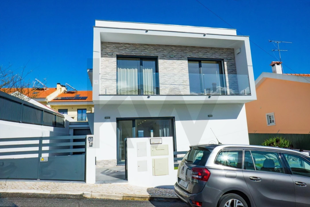 Moradia T3 para Venda em Pontinha e Famões Foto 1