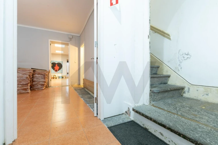 Moradia T5 para Venda em Ponta Delgada (São Pedro) Foto 3