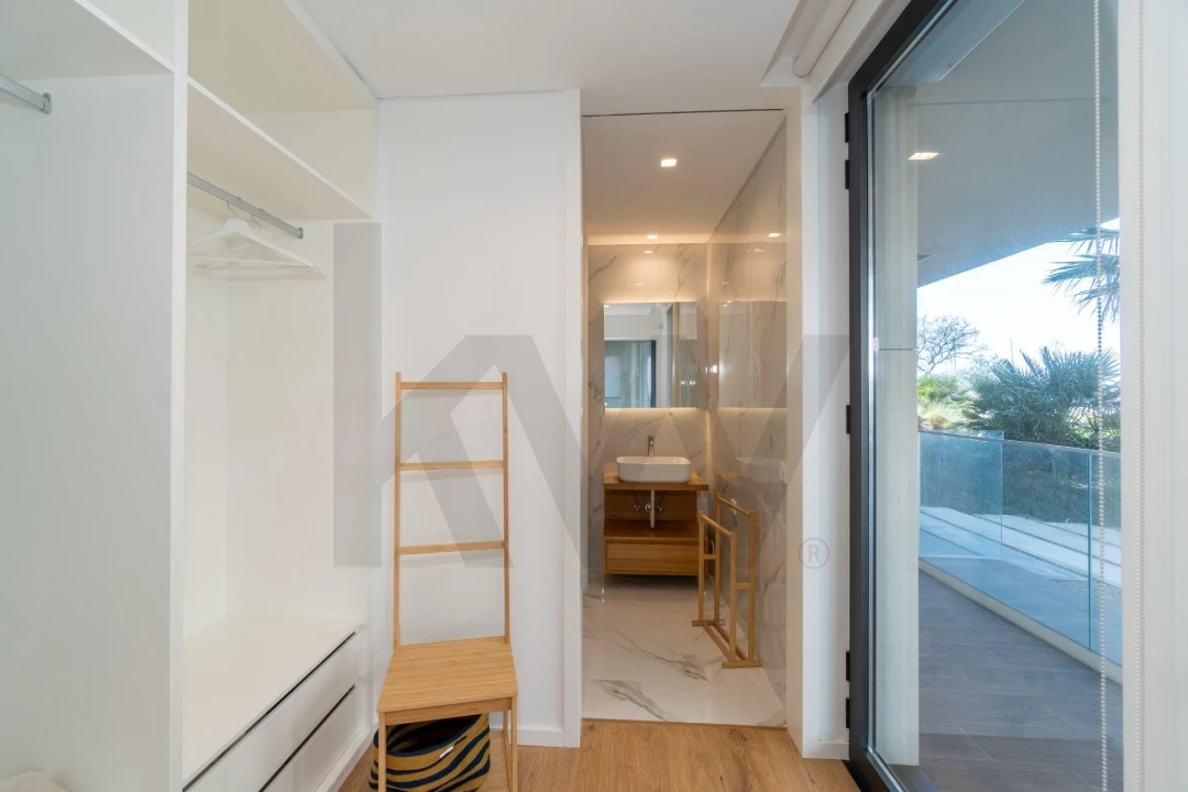 Apartamento T4 para Venda em Olhão Foto 16