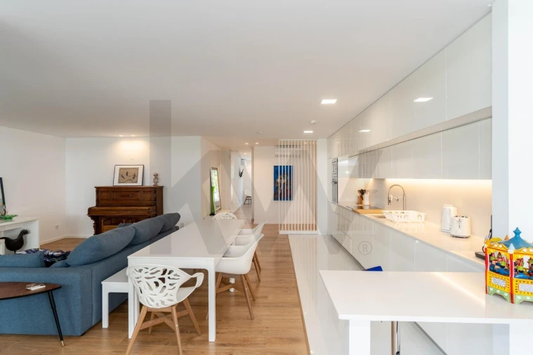 Apartamento T4 para Venda em Olhão Foto 3