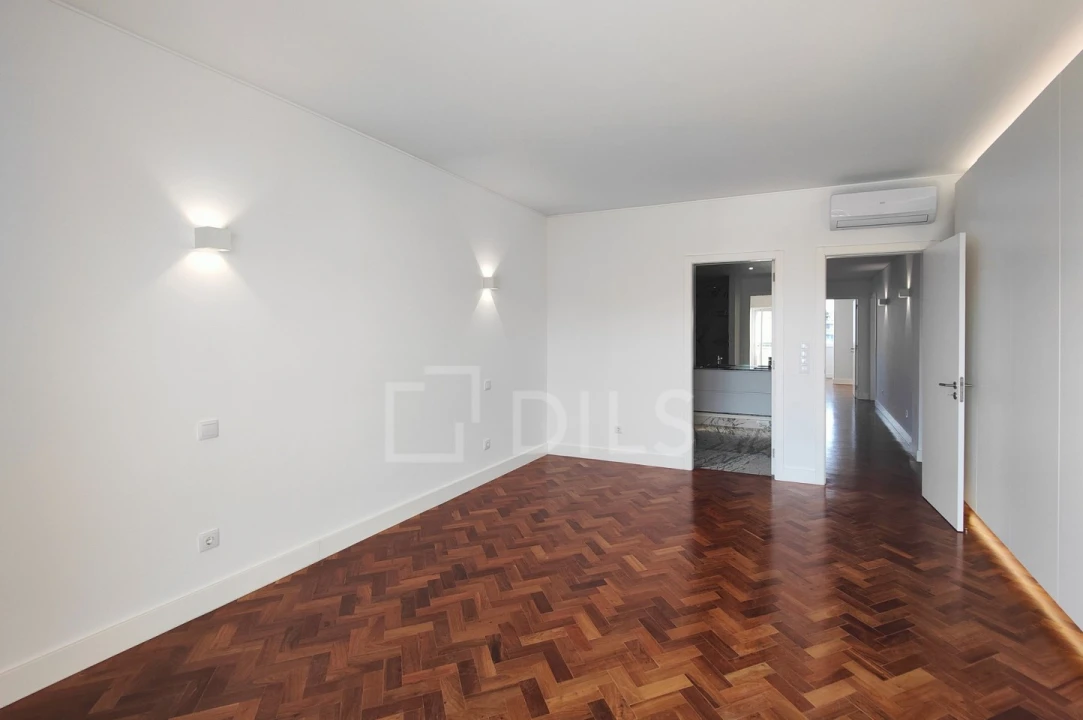 Apartamento T4 para Venda em Avenidas Novas Foto 11