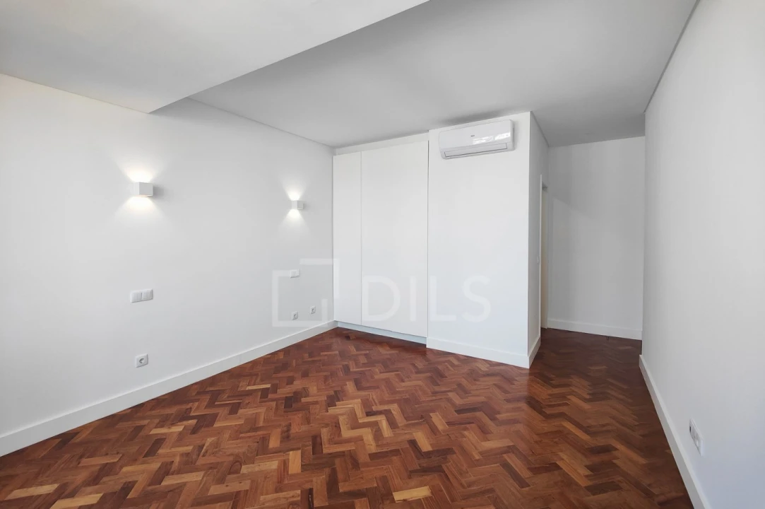 Apartamento T4 para Venda em Avenidas Novas Foto 19