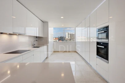 Apartamento T4 para Venda em Avenidas Novas