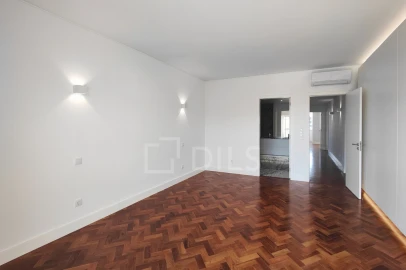 Apartamento T4 para Venda em Avenidas Novas