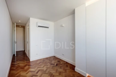Apartamento T4 para Venda em Avenidas Novas