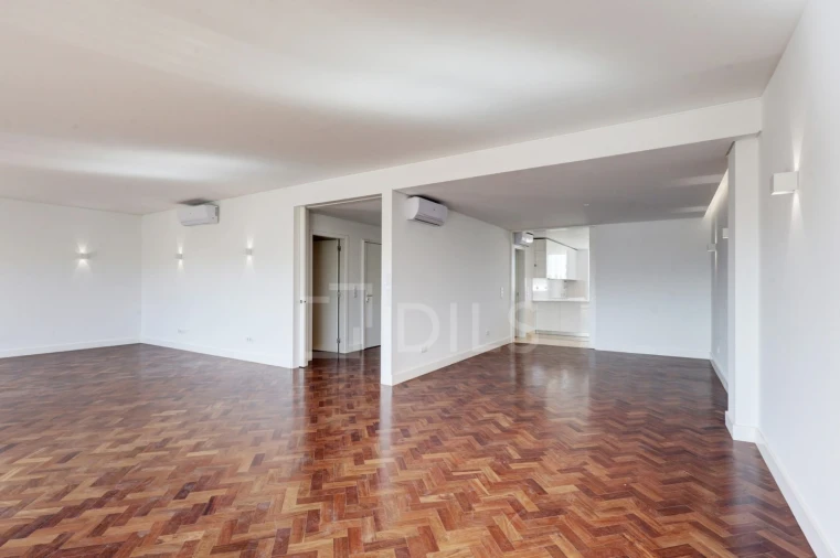 Apartamento T4 para Venda em Avenidas Novas Foto 2