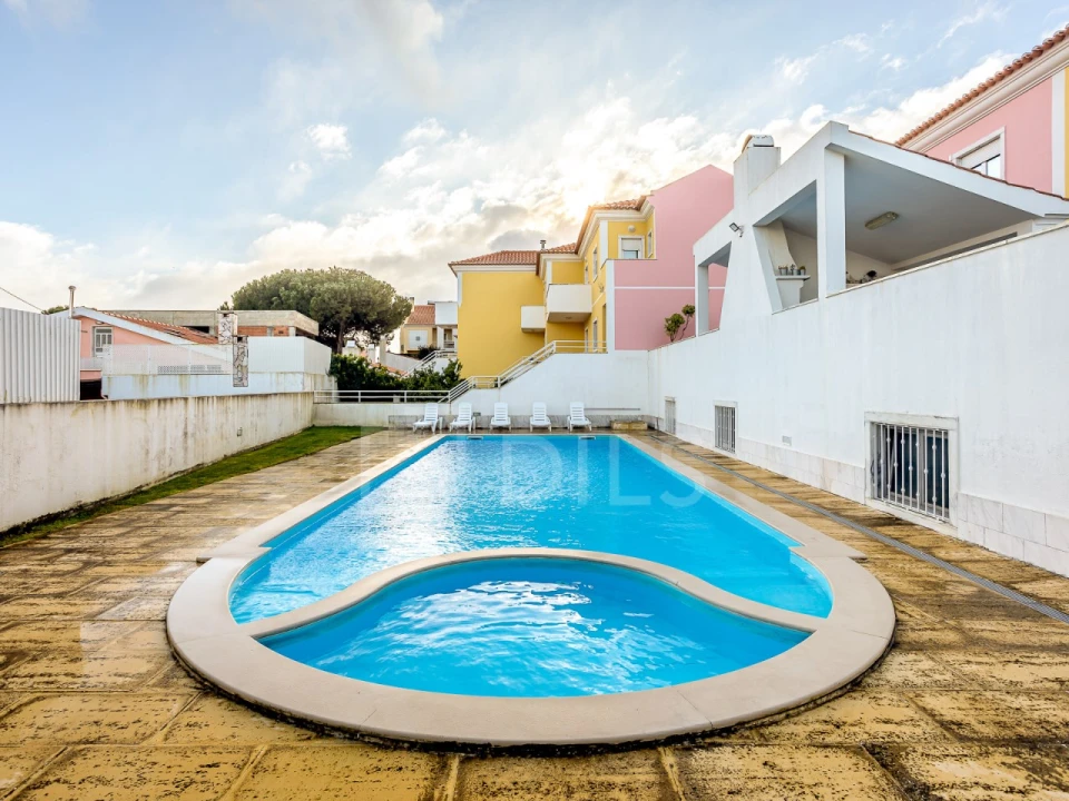 Moradia T4 para Venda em Alcabideche Foto 31