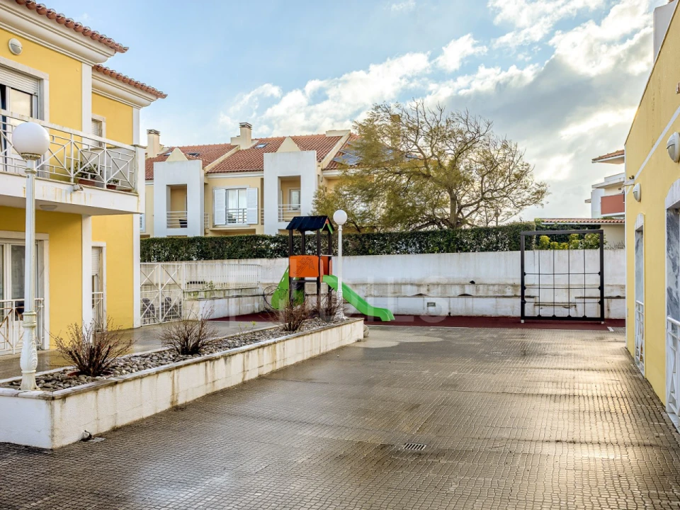 Moradia T4 para Venda em Alcabideche Foto 33