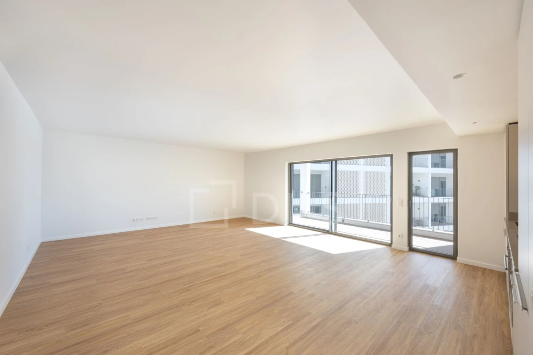 Apartamento T4 para Venda em Santo António dos Cavaleiros e Frielas Foto 3