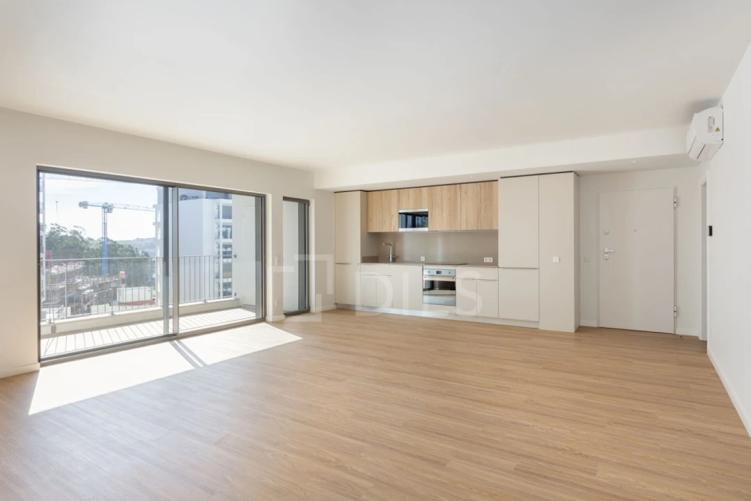 Apartamento T4 para Venda em Santo António dos Cavaleiros e Frielas Foto 5