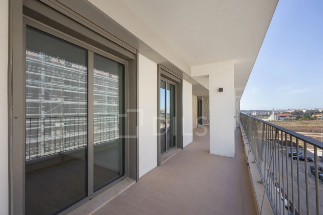 Apartamento T4 para Venda em Santo António dos Cavaleiros e Frielas Foto 10