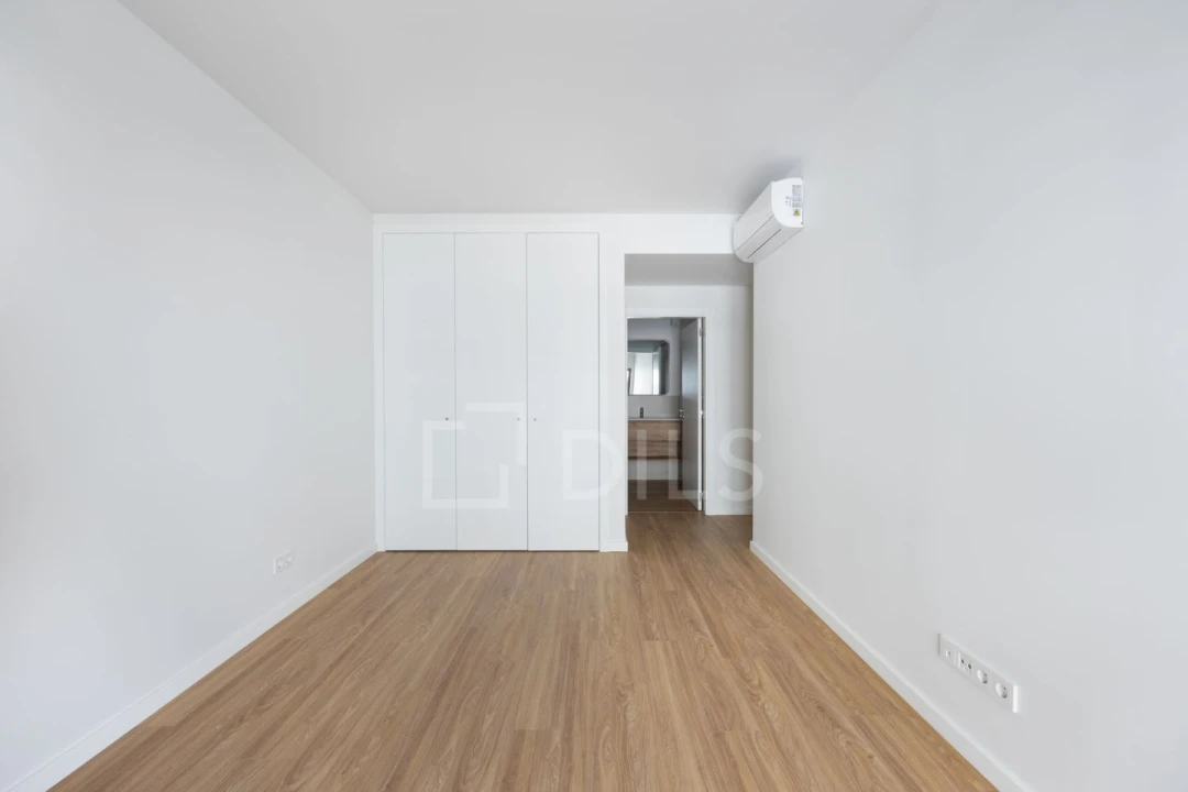 Apartamento T4 para Venda em Santo António dos Cavaleiros e Frielas Foto 14