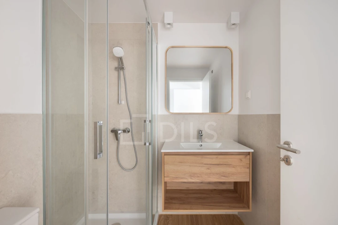 Apartamento T4 para Venda em Santo António dos Cavaleiros e Frielas Foto 17