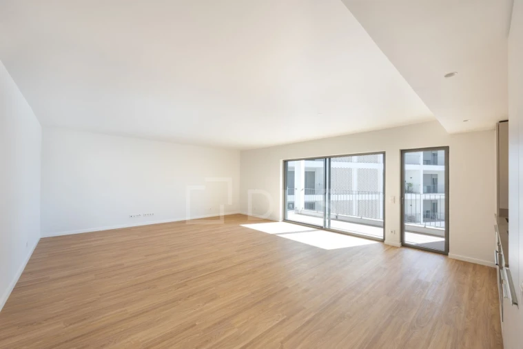 Apartamento T4 para Venda em Santo António dos Cavaleiros e Frielas Foto 3