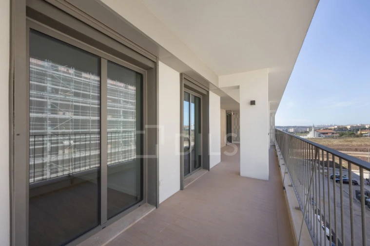 Apartamento T4 para Venda em Santo António dos Cavaleiros e Frielas Foto 10
