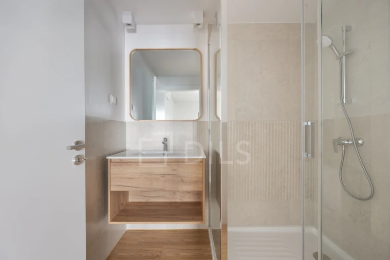 Apartamento T4 para Venda em Santo António dos Cavaleiros e Frielas Foto 13
