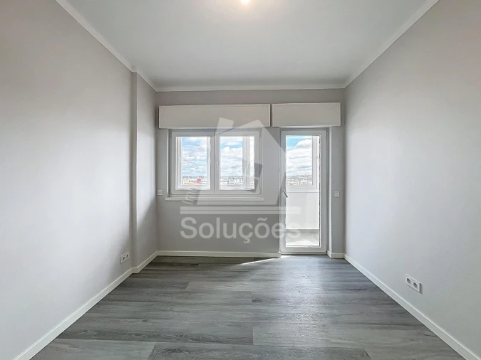 Apartamento T3 para Venda em Portimão Foto 7