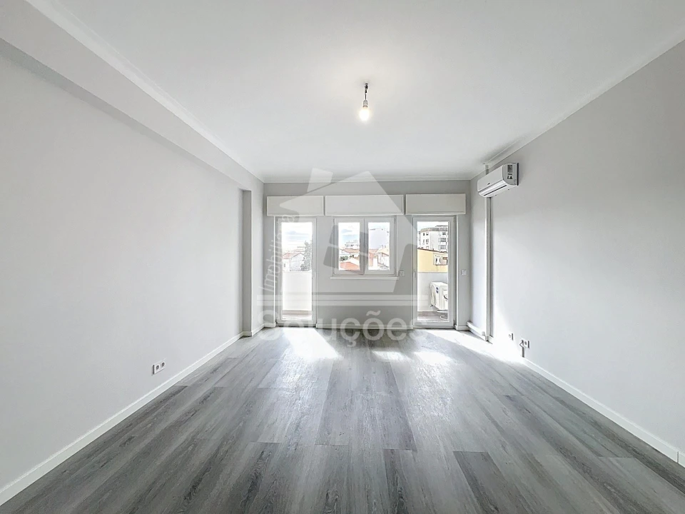 Apartamento T3 para Venda em Portimão Foto 1