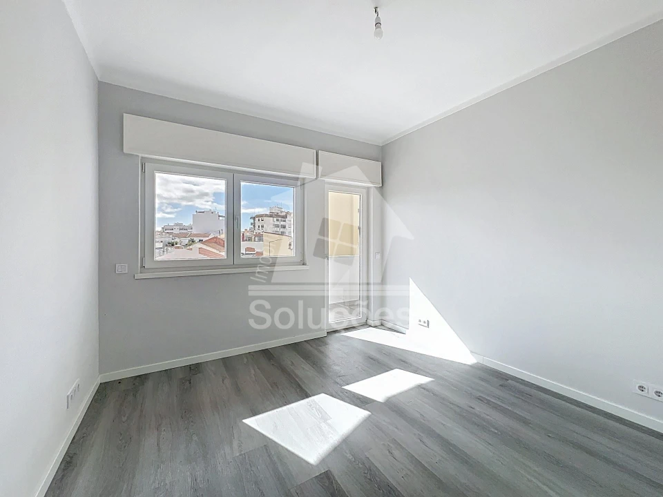 Apartamento T3 para Venda em Portimão Foto 5