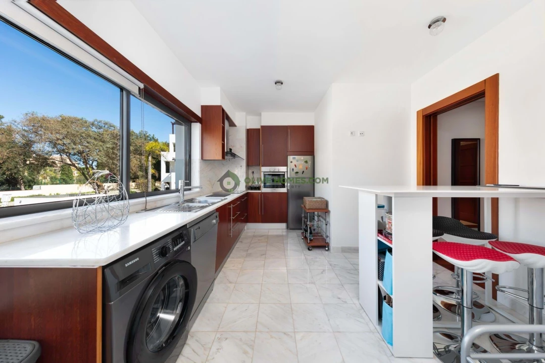 Apartamento T2 para Venda em Quarteira Foto 4