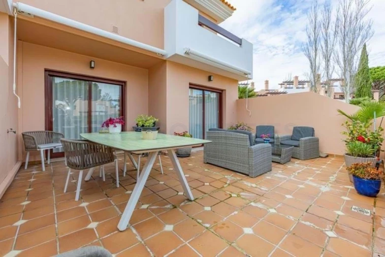 Moradia T3 para Venda em Quarteira Foto 4