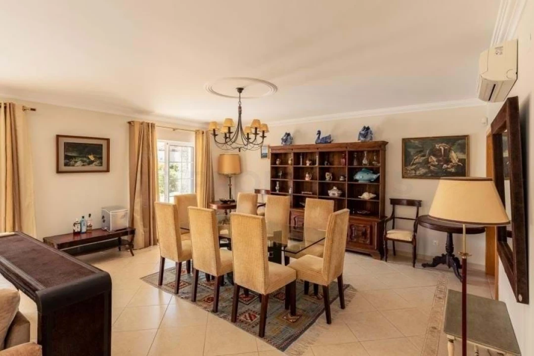 Moradia T4 para Venda em Almancil Foto 8