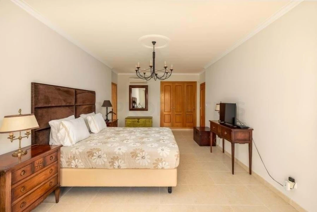 Moradia T4 para Venda em Almancil Foto 19