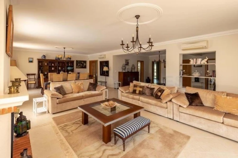 Moradia T4 para Venda em Almancil Foto 12