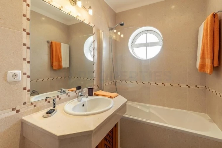 Moradia T4 para Venda em Almancil Foto 10