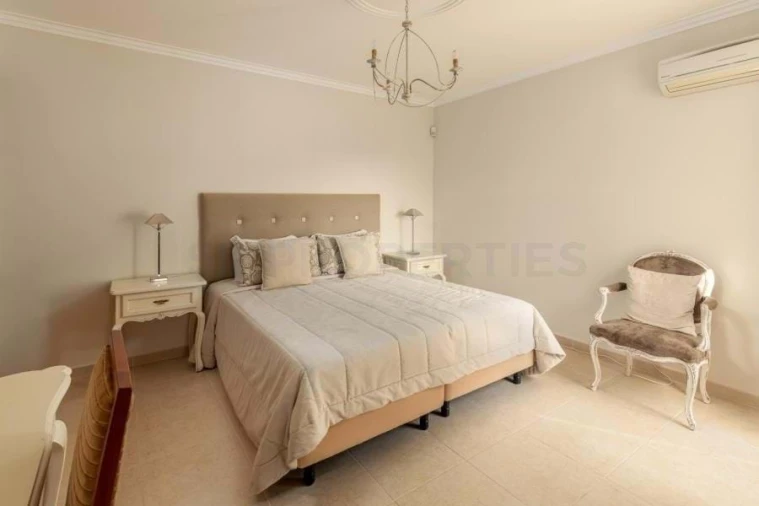 Moradia T4 para Venda em Almancil Foto 15