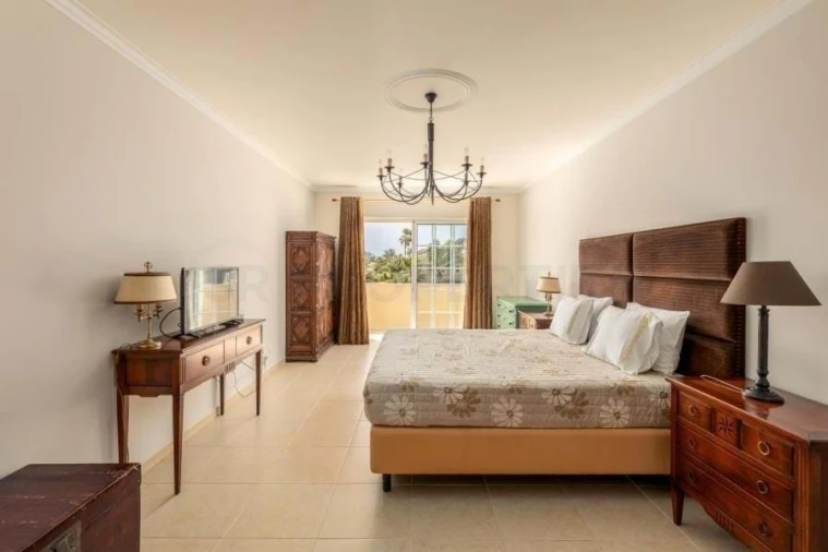 Moradia T4 para Venda em Almancil Foto 14