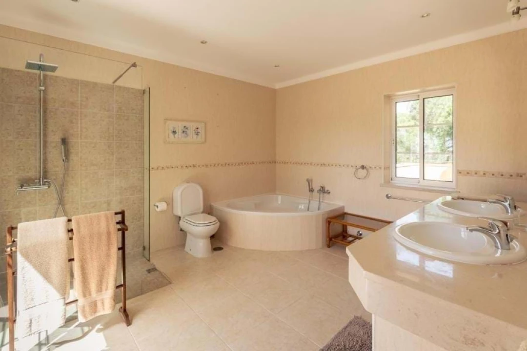 Moradia T4 para Venda em Almancil Foto 17