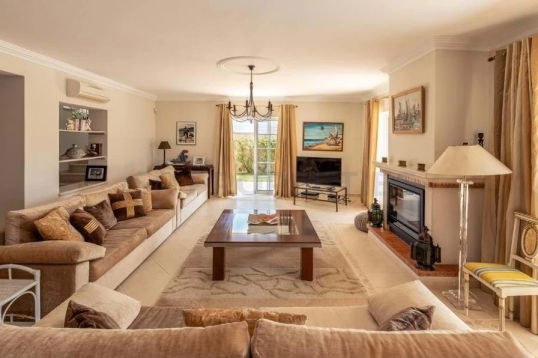 Moradia T4 para Venda em Almancil Foto 2