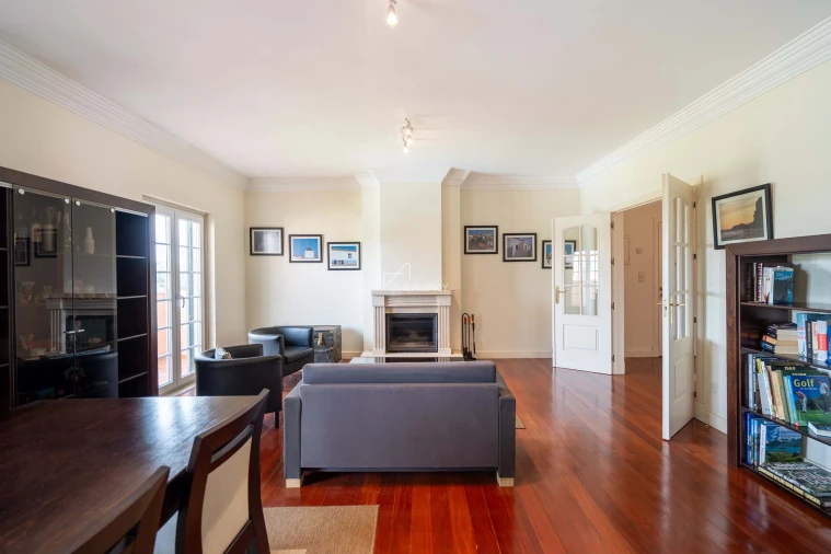 Apartamento T2 para Venda em Agualva e Mira-Sintra Foto 6